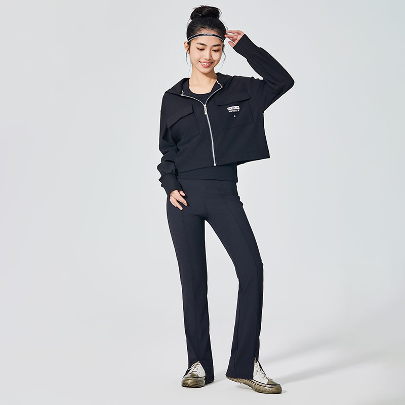 女性ブラックストレートスポーツレギンス